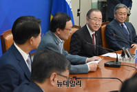 [포토] 환담 나누는 반기문-이해찬