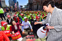 [포토] 4대강 보 해체저지 국민대회 참석하는 이언주