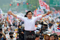 [포토] 3차 장외투쟁, 인사하는 황교안 대표