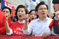 [포토] 청와대 방향으로 행진하는 '황교안-나경원'