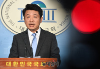 [포토] 김관영 원내대표 '사퇴' 촉구하는 유의동 의원