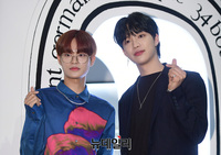 [포토] AB6IX 임영민-이대휘 "팝업스토어 오픈 축하해요"