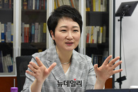 [포토] 인터뷰 갖는 이언주 무소속 의원
