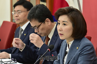 [포토] '문다혜 해외이주 의혹TF' 전체회의 참석한 나경원