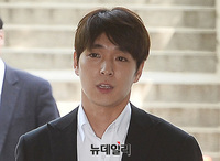 [포토] 영장실질심사 출석하는 가수 최종훈 