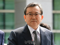 [포토] 무혐의 5년만에 검찰 출석한 김학의 전 법무부 차관