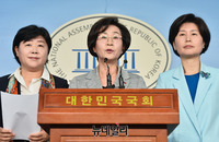 [포토] 나경원 사퇴촉구하는 민주당 여성의원