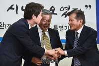 [포토] 손 마주잡은 이인영-허장환-김용장