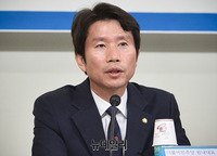 [포토] 인사말하는 이인영 민주당 원내대표