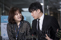 [포토] 영장심사 출석한 승리, 취재진 질문에 묵묵부답