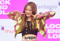 [포토] 보조개 돋보이는 루아