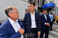 [단독포토] 선거운동?… 이재명 재판 참석한 윤영찬 전 청와대수석