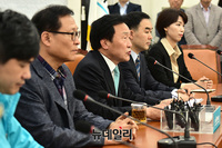 [포토] 기자간담회 갖는 손학규 바른미래당 대표