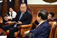 [포토] 환담 나누는 '문희상-반기문'