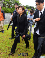 [포토] 5·18민주묘지 찾은 나경원 한국당 원내대표