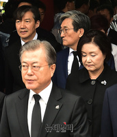 [포토] 5·18묘지 찾은 '문재인-조국-노영민'