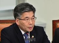 [포토] 당정청 협의 참석한 민갑용 경찰청장