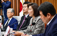 [포토] 원내대책회의, 모두발언 하는 나경원 원내대표
