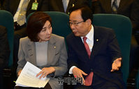 [포토] 대화 나누는 나경원-이주영