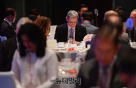 [포토] 한미자유우호의밤 참석한 '고든 창'