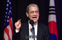 [포토] 고든 창 "외부세력이 민주주의 공격...한국은 내부에 있어"
