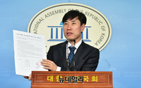 [포토] 바른미래당 최고위원회의 소집 요구하는 하태경 의원