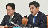 [포토] 모두발언하는 오신환 바른미래당 원내대표