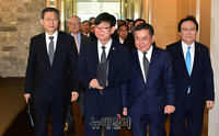 [포토] 정책간담회 참석하는 김상조 공정거래 위원장