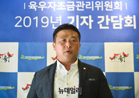 [포토] '육우산업' 비전 밝히는 박대안 위원장