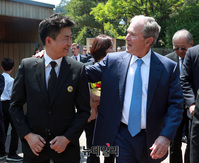 [포토] 노건호 씨 만난 조지 W 부시 전 미국 대통령