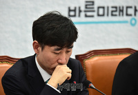 [포토] 생각에 잠긴 하태경 최고위원