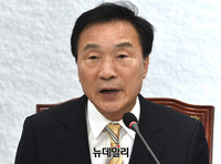 [포토] 손학규 대표 "퇴진은 없다"