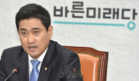 [포토] 오신환 원내대표 "손 대표, 독단과 독선이다"