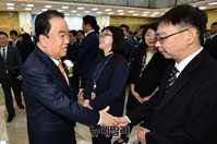 [포토] 국회직원 격려하는 문희상 국회의장