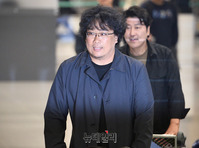 [포토] '황금종려상' 수상한 봉준호, 화려하게 입국