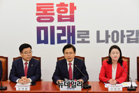 [포토] 주요당직자 회의, 발언하는 황교안 한국당 대표