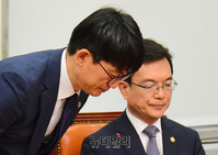 [포토] 민주당 찾은 조세영-박재민 차관