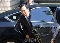 [포토] 첫 공판 출석하는 박병대 전 대법관