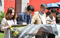 [포토] 북한정의주간, 중국대사관 찾아 탈북민 위해 기도하는 '북한정의연대'