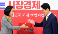 [포토] 악수 나누는 나경원-윤소하