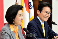 [포토] 환담 나누는 나경원-윤소하