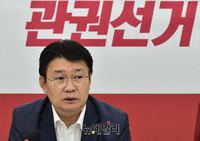 [포토] 국정원 규탄하는 정용기 한국당 정책위의장