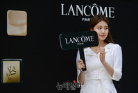 [포토] 화장품 팝업이벤트 참석한 배수지