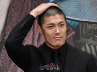 [포토] 삭발한 배우 이재윤, 국제변호사 역으로 복귀