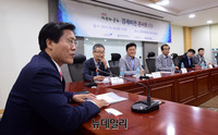 [포토] 경제비전콘서트서 발언하는 송석준 의원