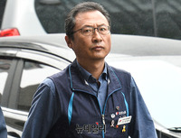 [포토] '불법시위' 주도 혐의, 경찰출석한 김명환 민노총위원장 