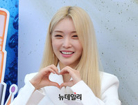 [포토] 청하, 상큼한 손하트