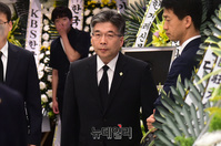 [포토] 빈소로 입장하는 민갑룡 경찰청장