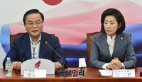 [포토] 원내대표-중진의원연석회, 참석한 정갑윤 의원