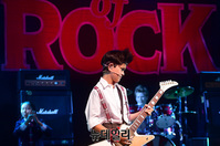 [포토] 기타치는 잭 역 맡은 아역배우 '브랜든 러틀리지'